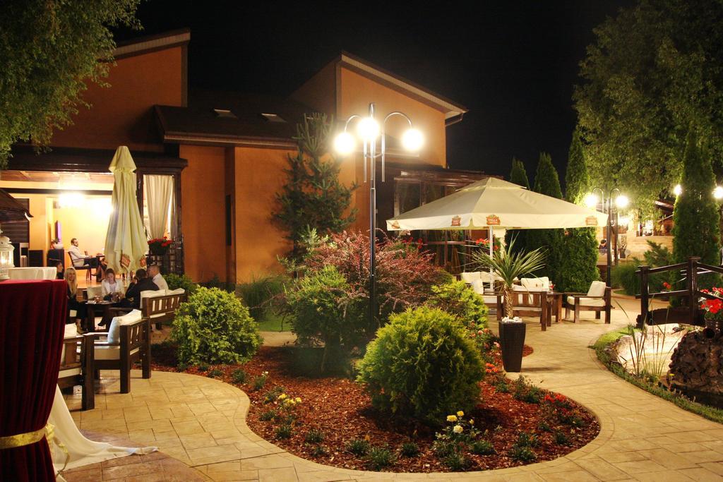 Rixo'S Guesthouse Cîrcea Esterno foto