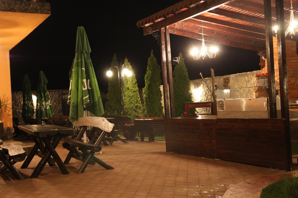 Rixo'S Guesthouse Cîrcea Esterno foto