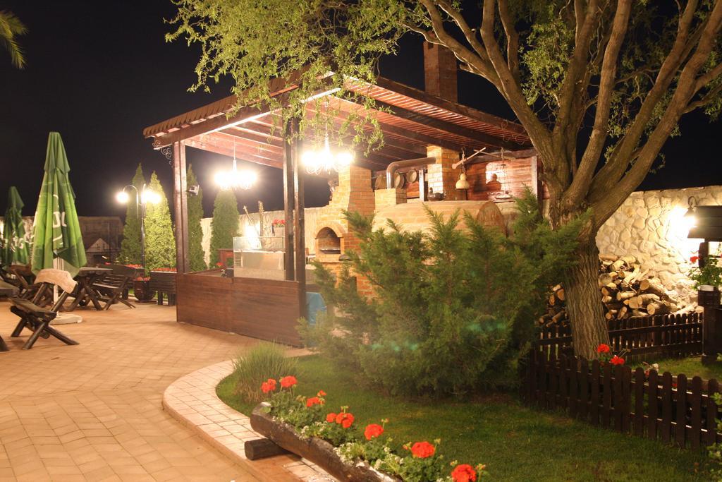 Rixo'S Guesthouse Cîrcea Esterno foto