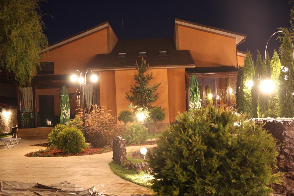 Rixo'S Guesthouse Cîrcea Esterno foto