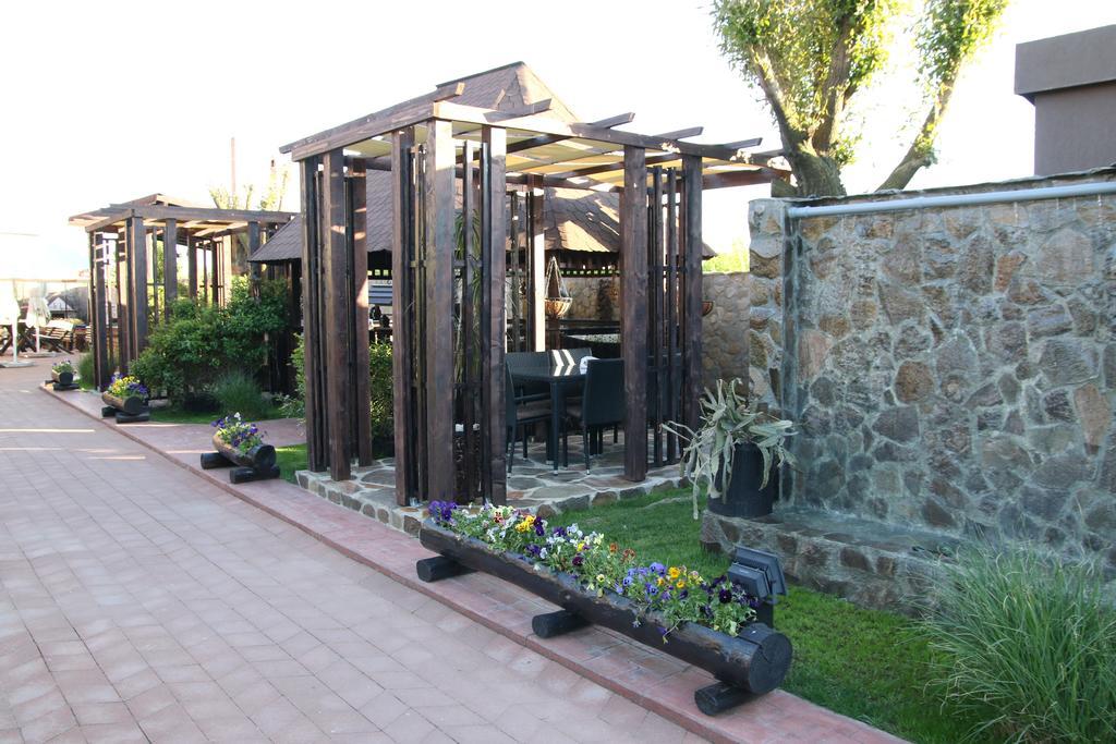 Rixo'S Guesthouse Cîrcea Esterno foto